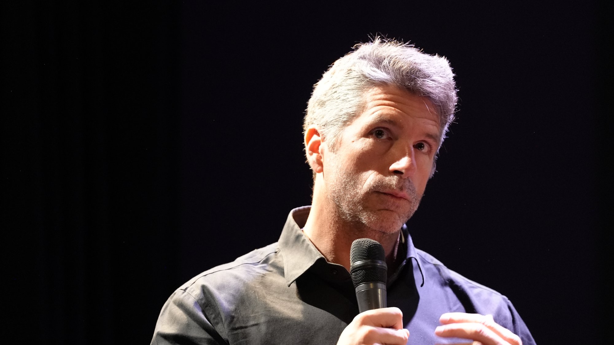 Bruno Detante presenting at a conference on AI video production