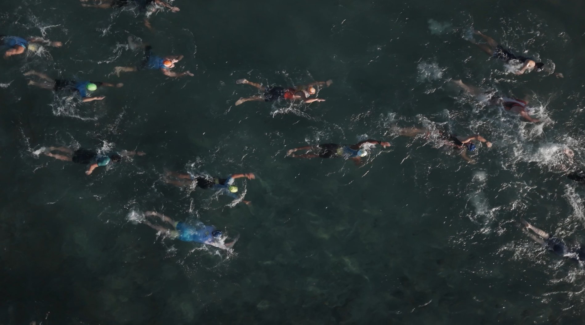 Documentaires sport d'endurance — natation vue aérienne