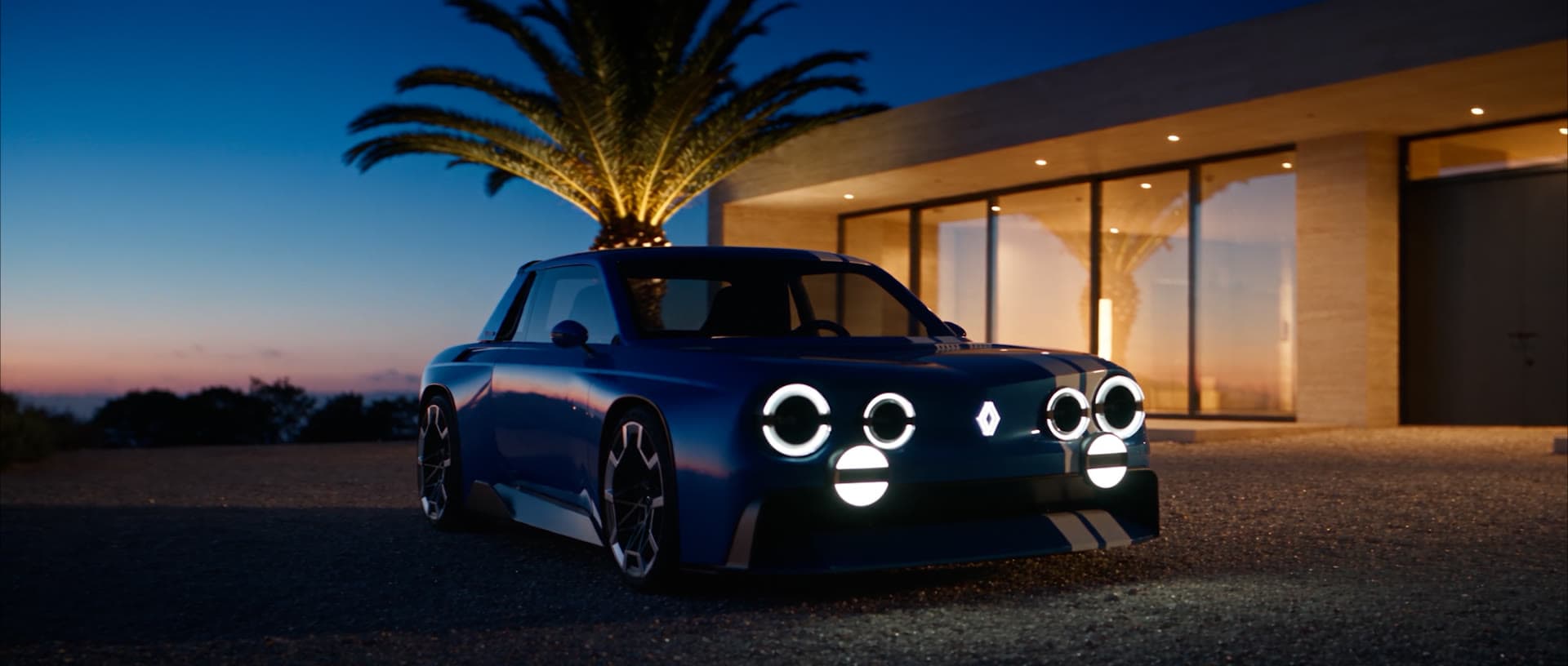 La R8 Gordini de nuit devant une villa et un palmier